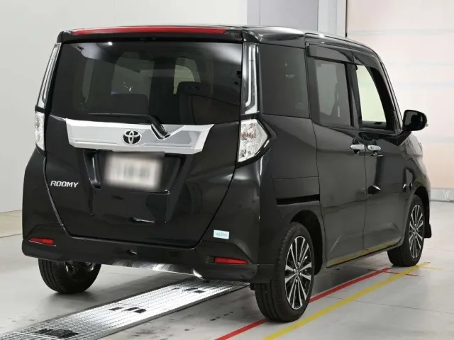TOYOTA ROOMY 2023